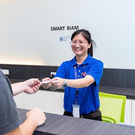 Emart Hotel  Miri Buitenkant foto
