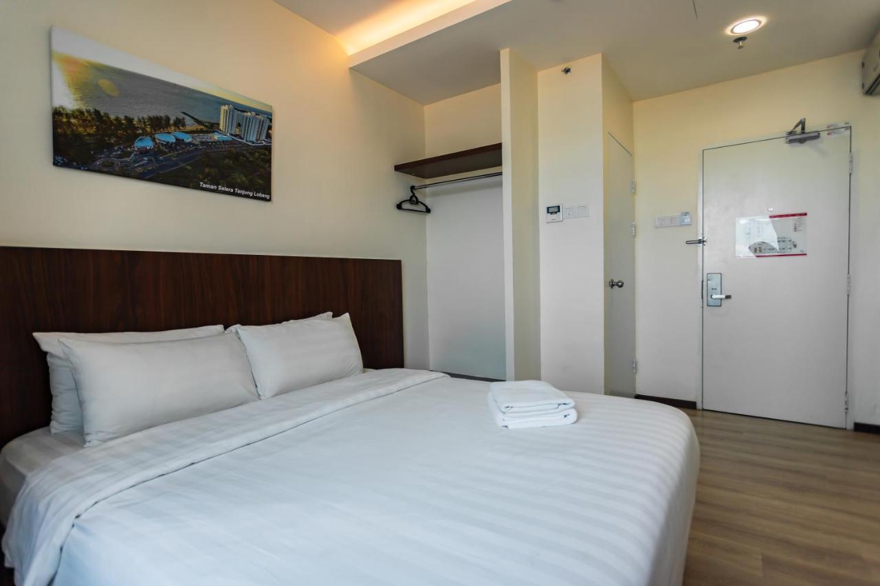 Emart Hotel  Miri Buitenkant foto