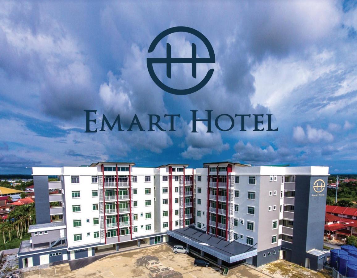 Emart Hotel  Miri Buitenkant foto