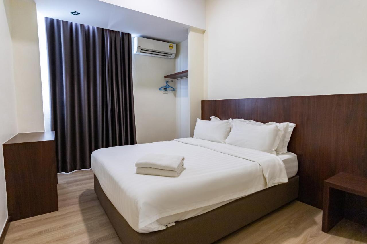 Emart Hotel  Miri Buitenkant foto