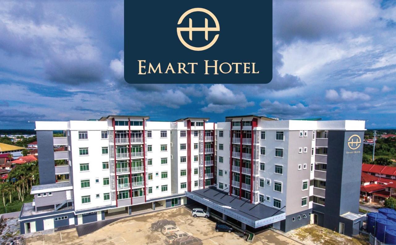 Emart Hotel  Miri Buitenkant foto