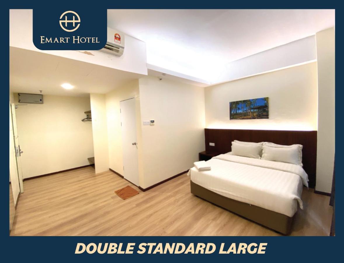 Emart Hotel  Miri Buitenkant foto